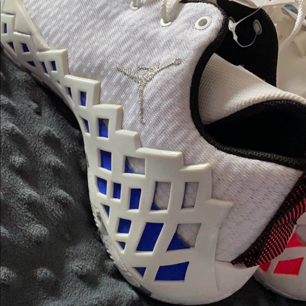 Jordan sneakers - Picture 8 of 16